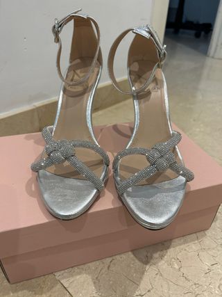 Sandalia plateada