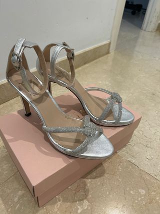 Sandalia plateada