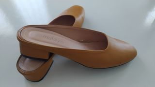 Sandalias con tacón bajo 