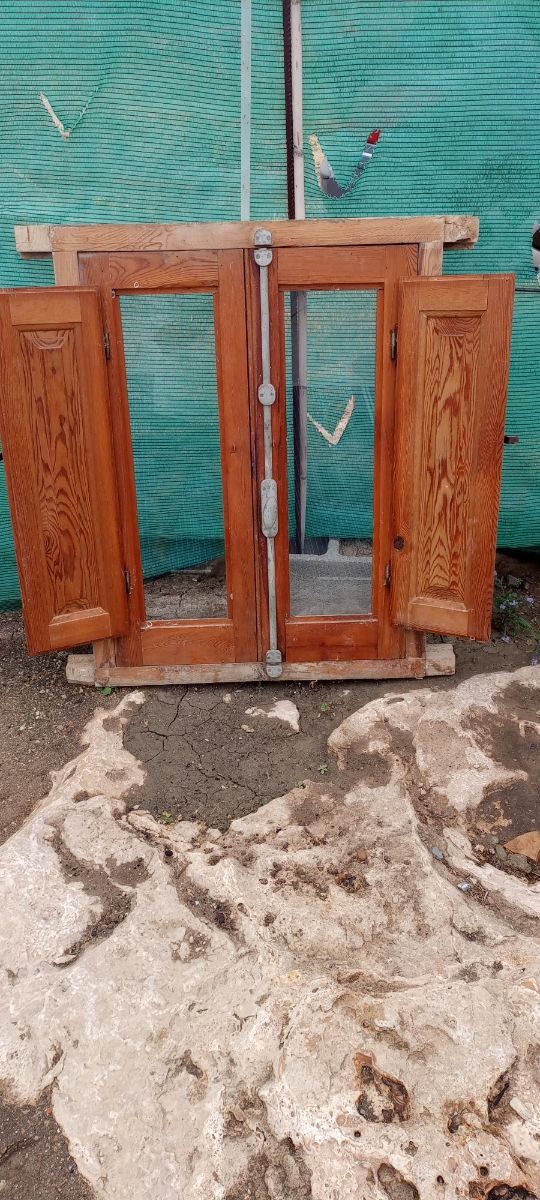 Ventana de madera completa