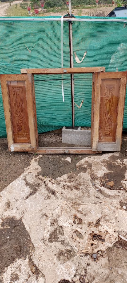 Ventana de madera completa