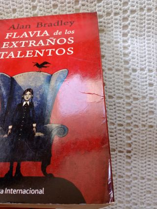 LIBRO "FLAVIA DE LOS EXTRAÑOS TALENTOS"