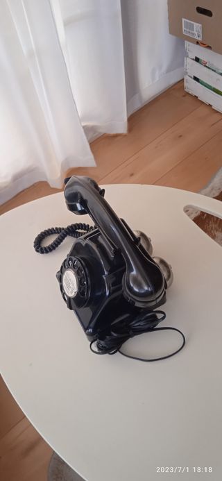 Teléfono antiguo de doble campana