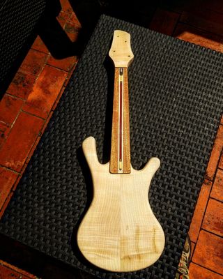 Mini Bajo eléctrico, ukebass de luthier