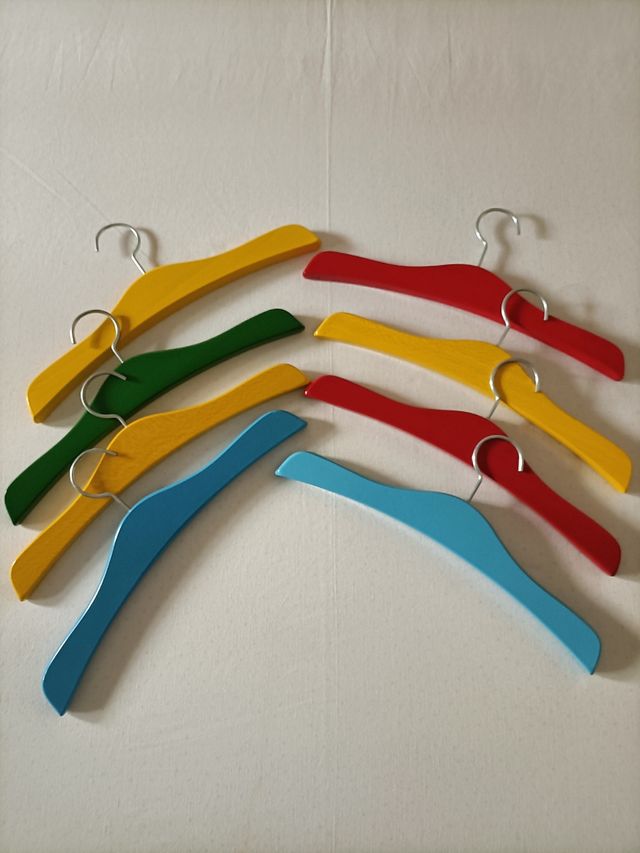 Perchas de madera infantiles