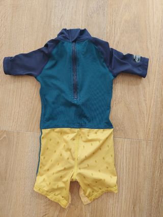 Lycra playa para bebé y chancletas havaianas