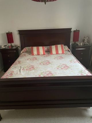 Colcha de flores con cojines