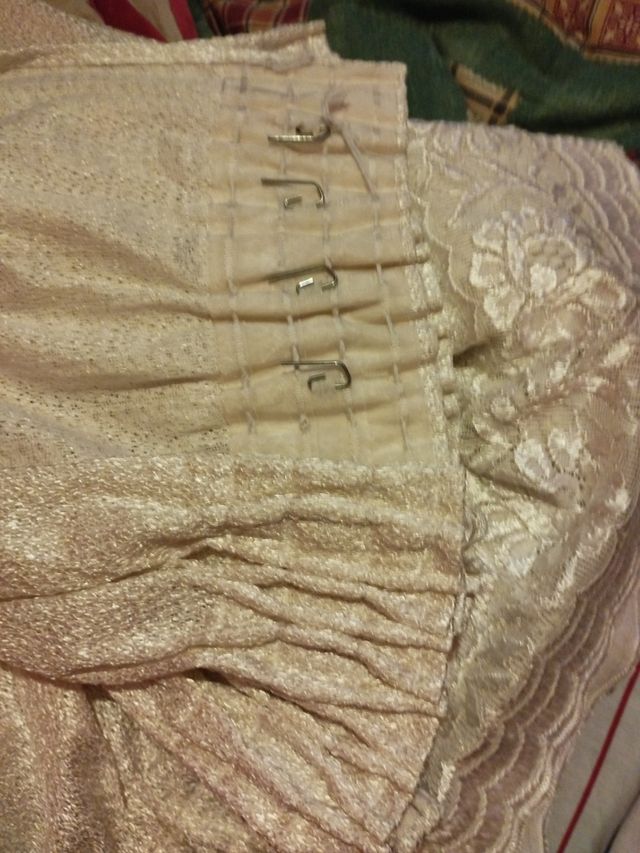 Cortina clara  brillante 1.70 x 2.30 cm.