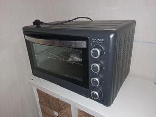 Mobili per la casa: scaffali, tavoli, panche, divani, ecc.