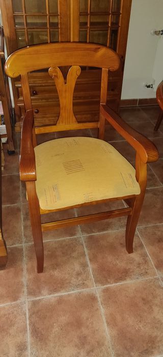 Mesa de madera de pino, con 4 sillones y 2 sillas