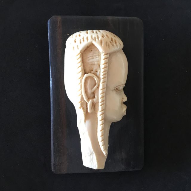 Pequeña talla de cabeza