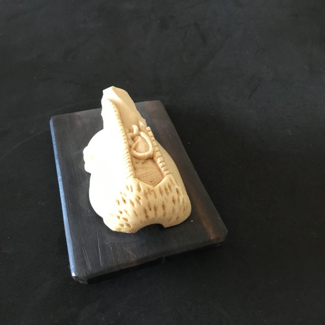 Pequeña talla de cabeza