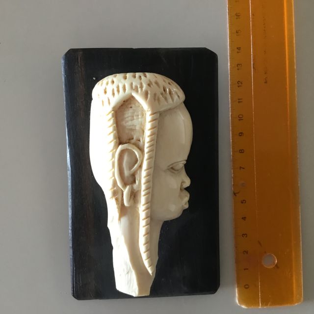 Pequeña talla de cabeza