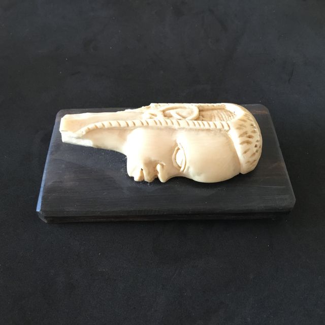 Pequeña talla de cabeza