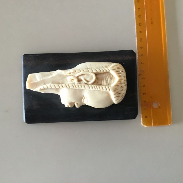 Pequeña talla de cabeza