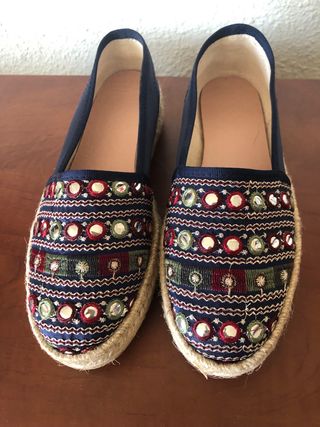 Alpargatas con adornos