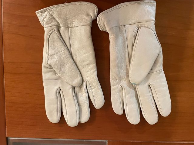 Guantes blancos de mujer