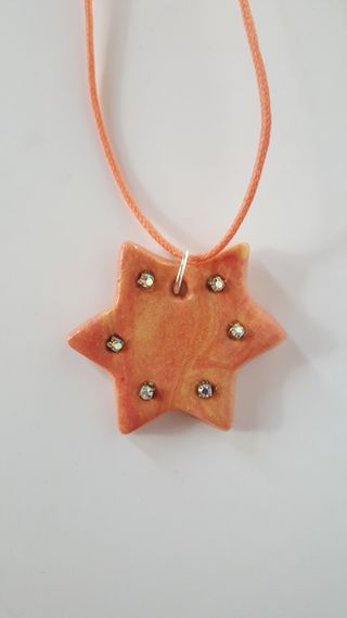 Collana con ciondolo realizzato a mano