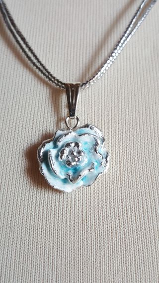 Collana con ciondolo realizzato a mano