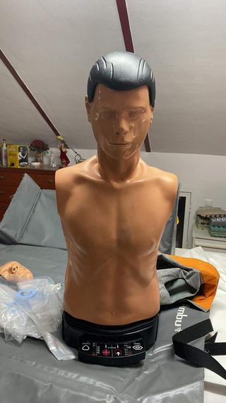 Maniquí primeros auxilios