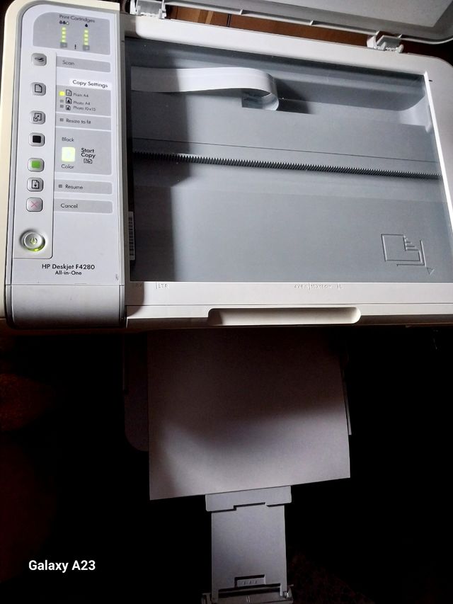 Impressora multifunções HP Deskjet série F4200.