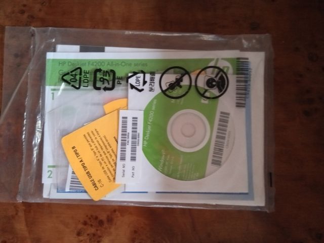 Impressora multifunções HP Deskjet série F4200.