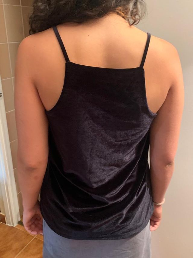 Top de terciopelo negro