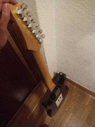 guitarra ibanez Gio con mini-amplificador y funda 