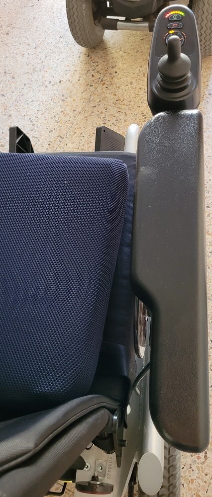 Silla de ruedas MOD.TERRA (UN MES DE USO)