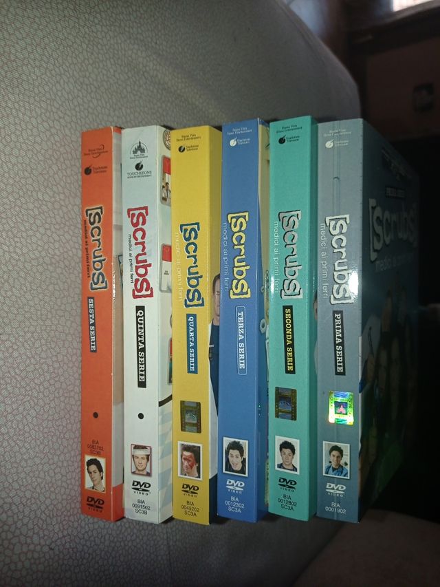 cofanetti 6 stagioni della serie Scrubs