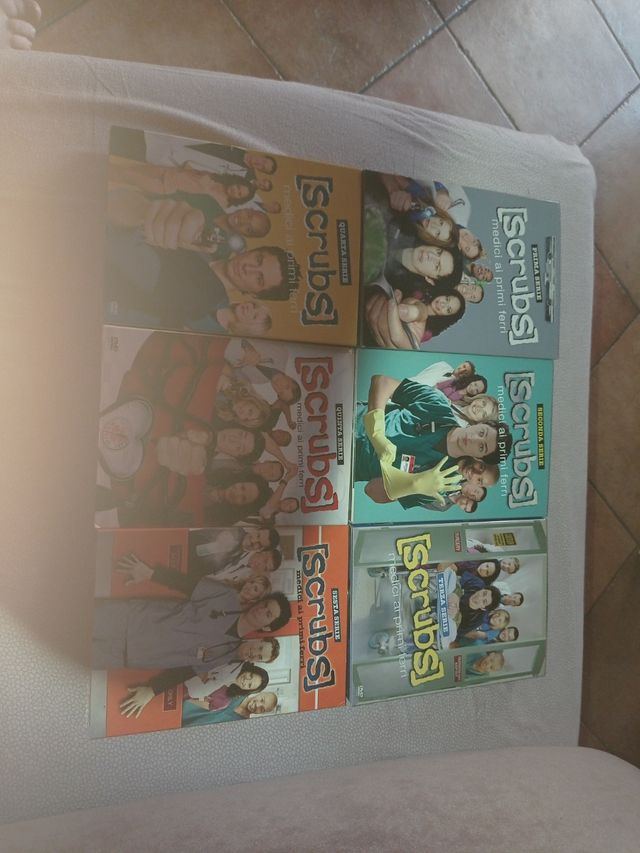 cofanetti 6 stagioni della serie Scrubs