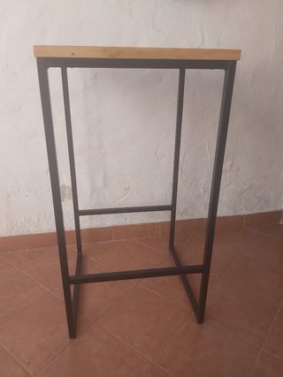 Mesas Altas y Taburetes