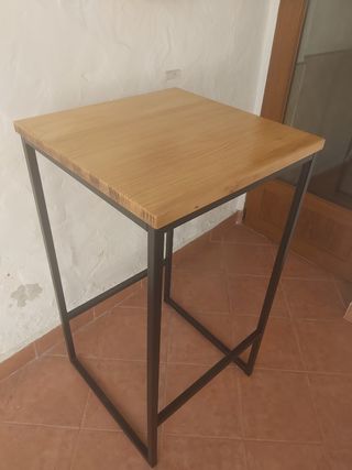 Mesas Altas y Taburetes