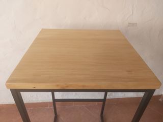 Mesas Altas y Taburetes