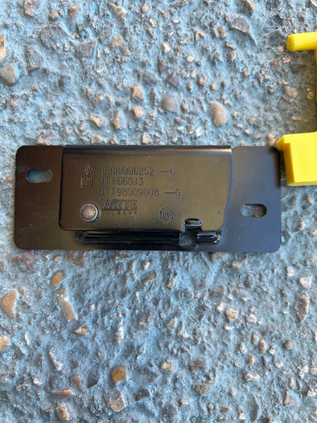 CERRADURA PUERTA TRASERA DERECHA RENAULT TRAFIC