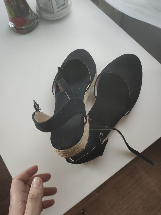 Alpargata negra baja