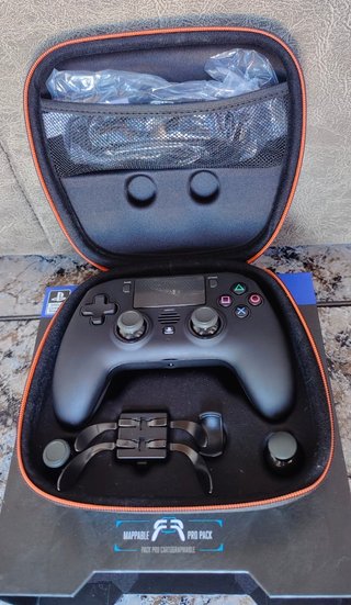 PS4 2015 + MANDO FUSION PRO + FUNDA + JUEGOS