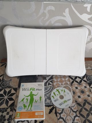 TABLA WII + JUEGO WII FIT PLUS