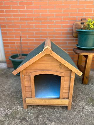 Caseta de madera para mascota