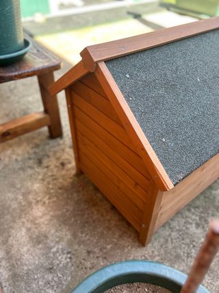 Caseta de madera para mascota