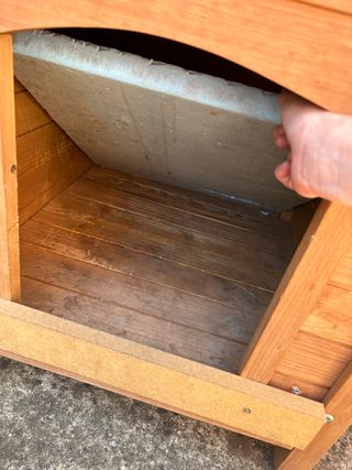 Caseta de madera para mascota