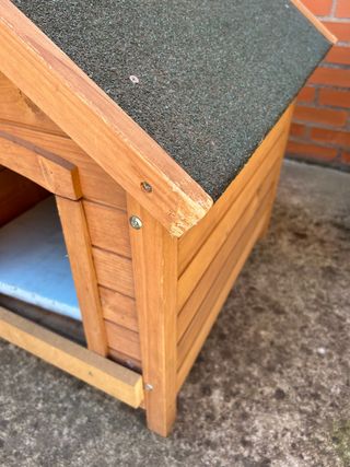 Caseta de madera para mascota