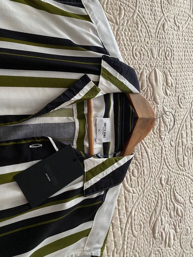 Camisa de rayas nueva con etiqueta