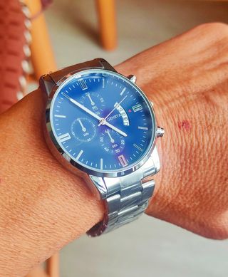 ★Reloj esfera azul cadena plateada.