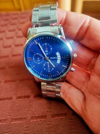 ★Reloj esfera azul cadena plateada.