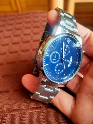 ★Reloj esfera azul cadena plateada.