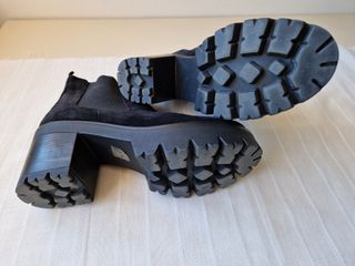 Botines  negro de piel nuevos