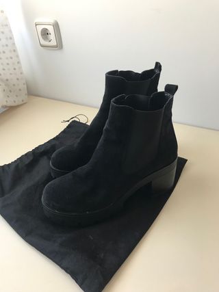 Botines  negro de piel nuevos