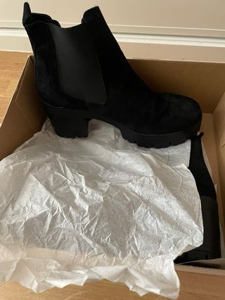 Botines negro de piel nuevos