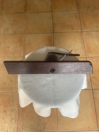 Cepillo de carpintero de madera. Guillaume.